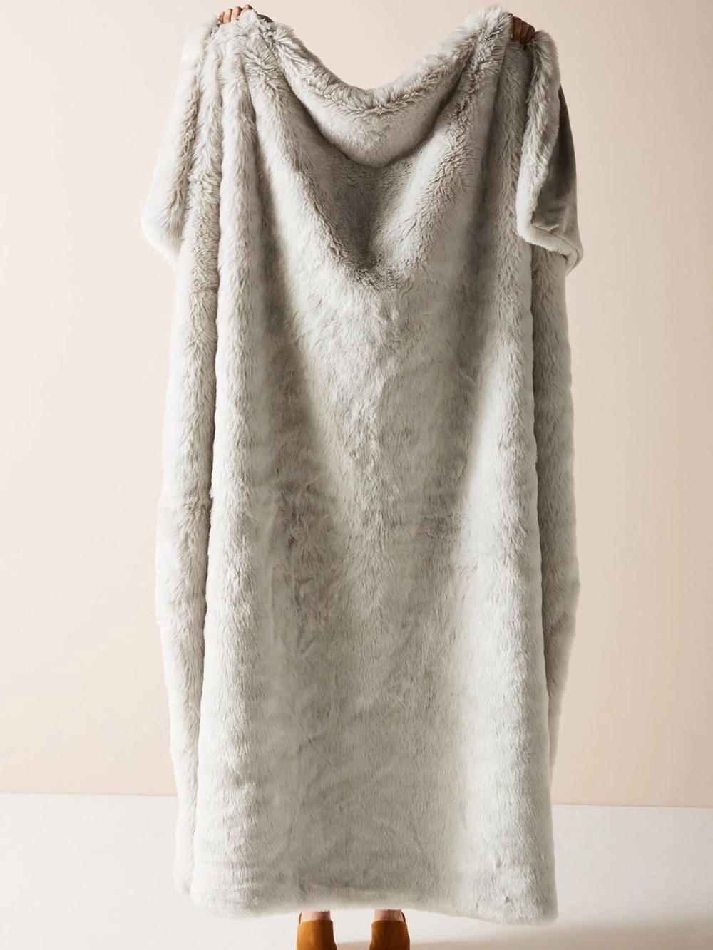 $98 PRE-OWNED Anthropologie Silver Fireside Faux Fur Throw Blanket 60x70
